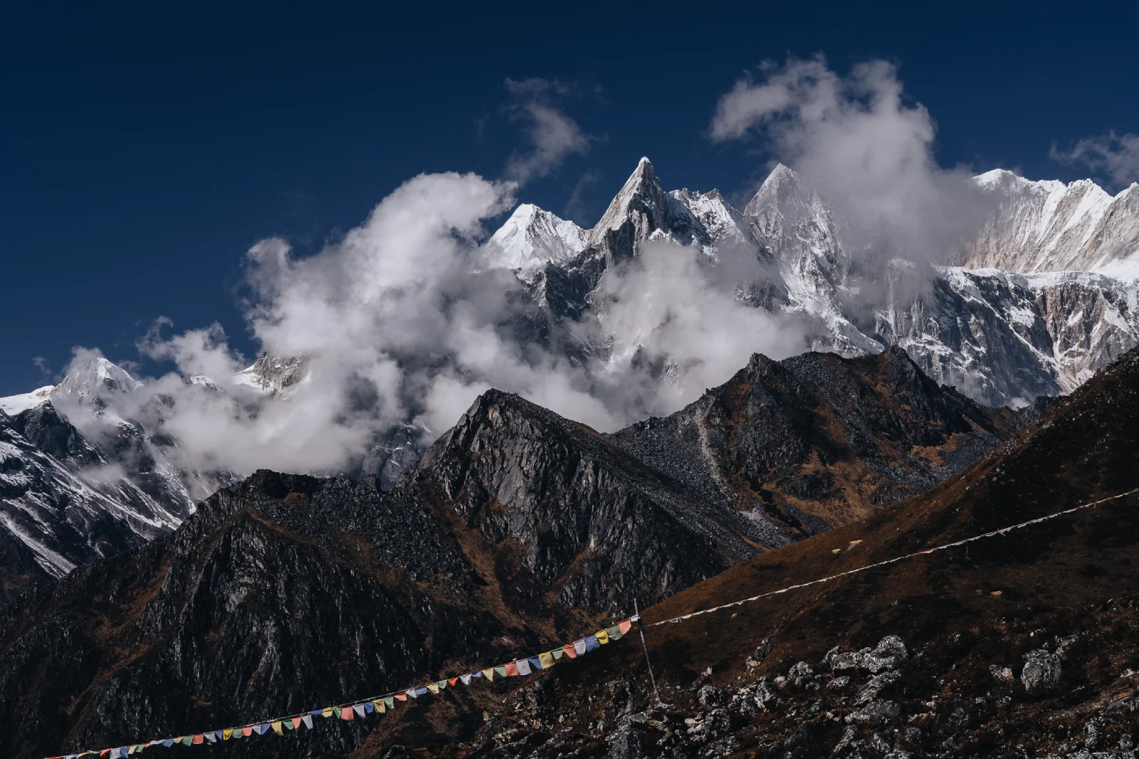 Rola filtra polaryzacyjnego Marumi PRIME na fotograficznym trekkingu Martyny Gwiżdż wokół Manaslu